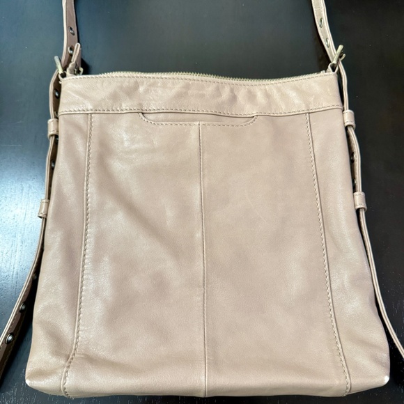 HOBO Crusade 100% Leather Large Crossbody Taupe - Picture 7 of 16